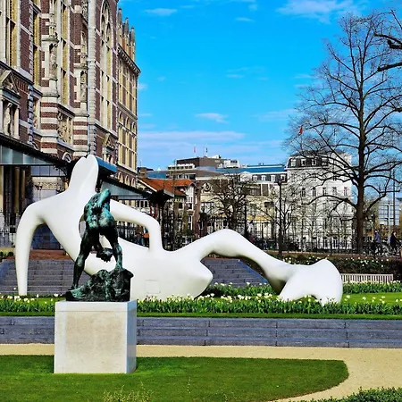 Hotel Leonardo Museum Quarter 4*